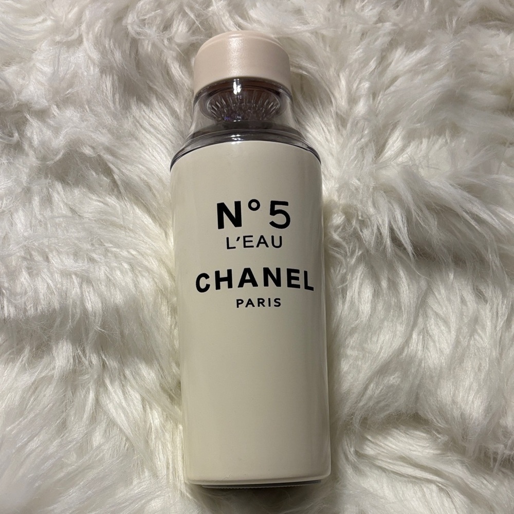 Fashion Novelty Cream and Black Water Bottle